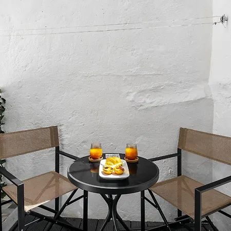 Апартаменты Whome Stylish Family In The Heart Of Chiado Лиссабон